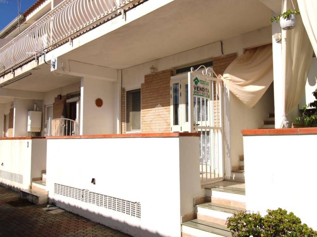 appartamento in vendita ad Ispani in zona Capitello