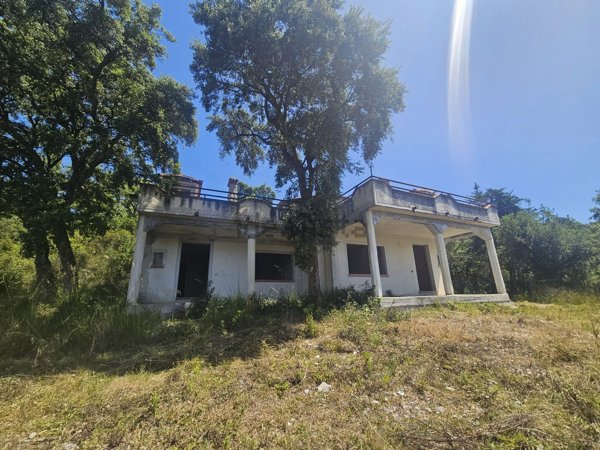 casa indipendente in vendita ad Ispani in zona Capitello