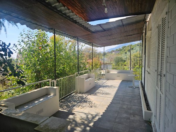 appartamento in vendita ad Ispani in zona Capitello