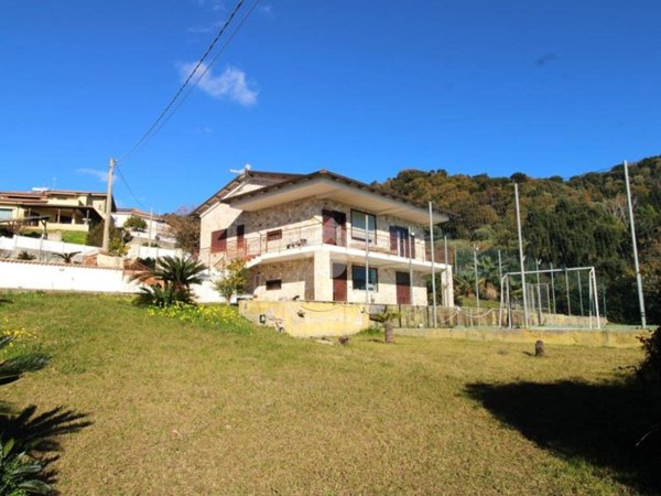 casa indipendente in vendita ad Ispani in zona Capitello