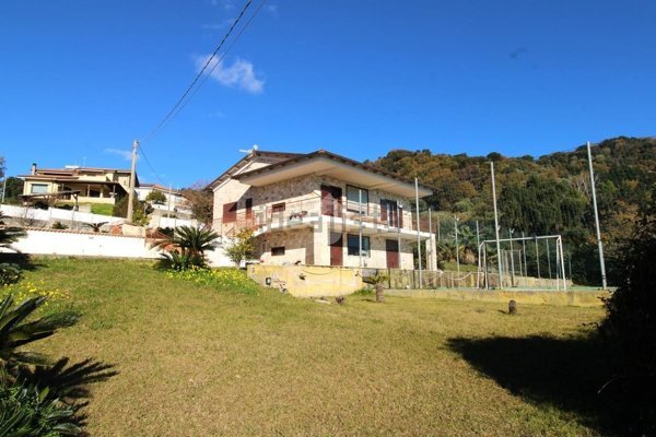 casa indipendente in vendita ad Ispani in zona Capitello