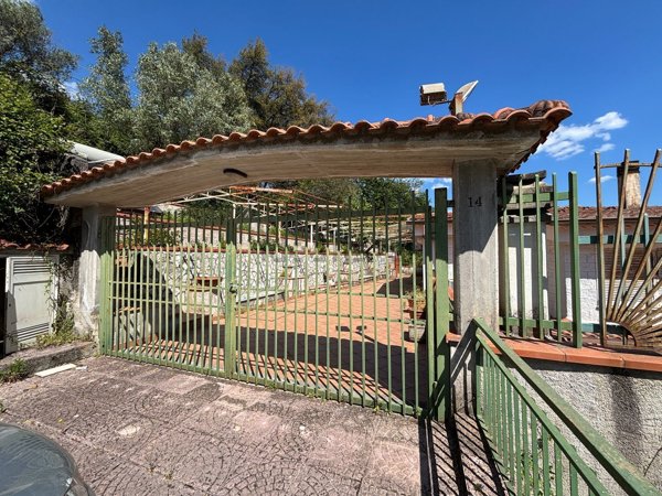 casa indipendente in vendita ad Ispani in zona Capitello