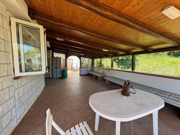casa indipendente in vendita ad Ispani in zona Capitello