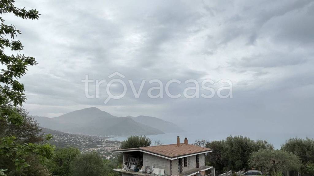 casa indipendente in vendita ad Ispani in zona Capitello