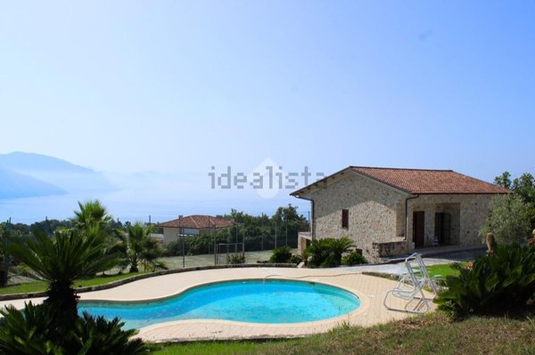 casa indipendente in vendita ad Ispani in zona Capitello