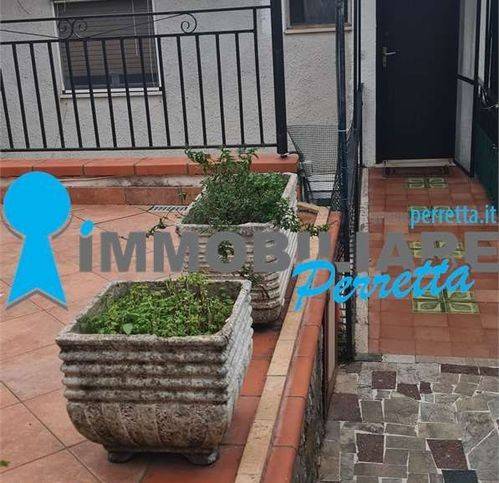 casa indipendente in vendita ad Ispani in zona Capitello
