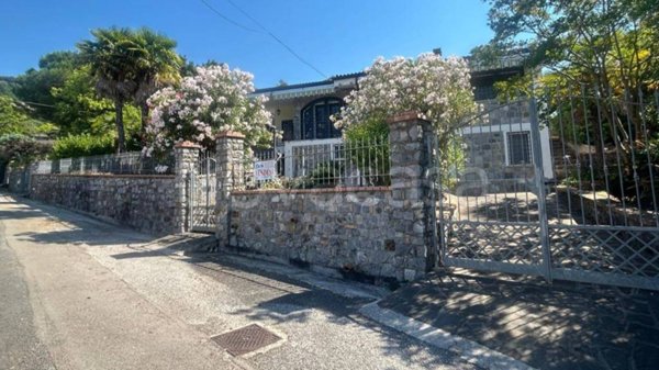 casa indipendente in vendita ad Ispani in zona Capitello