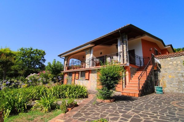 casa indipendente in vendita ad Ispani in zona Capitello