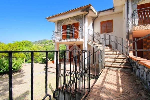 casa indipendente in vendita ad Ispani in zona Capitello
