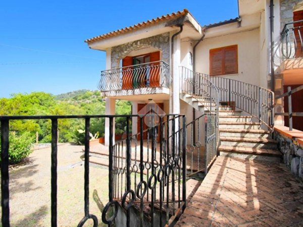 casa indipendente in vendita ad Ispani in zona Capitello