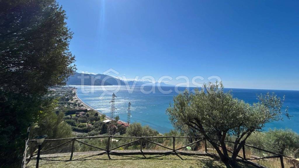 casa indipendente in vendita ad Ispani in zona Capitello