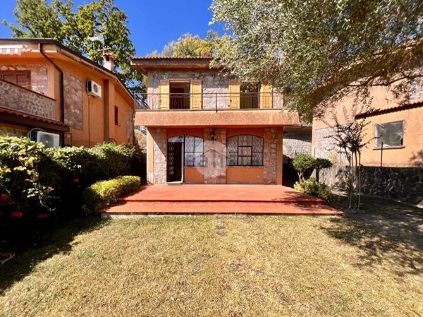 casa indipendente in vendita ad Ispani in zona Capitello