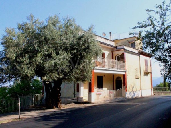 casa indipendente in vendita a Laureana Cilento