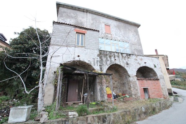 casa indipendente in vendita a Laureana Cilento