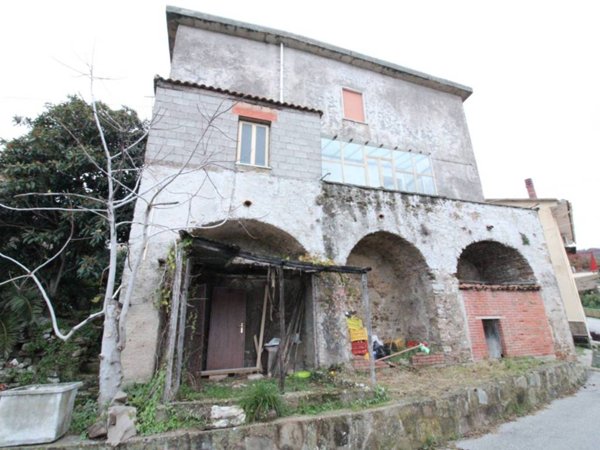 casa indipendente in vendita a Laureana Cilento
