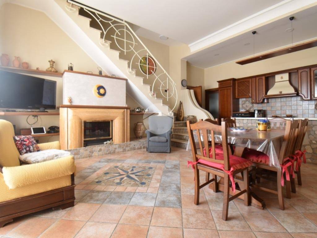 casa indipendente in vendita a Laureana Cilento
