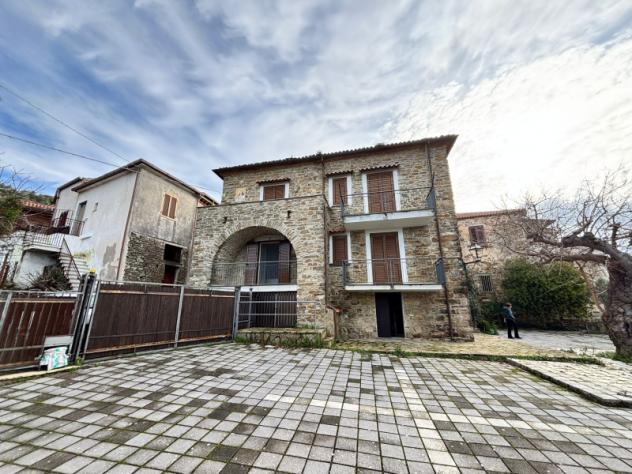 casa indipendente in vendita a Laureana Cilento