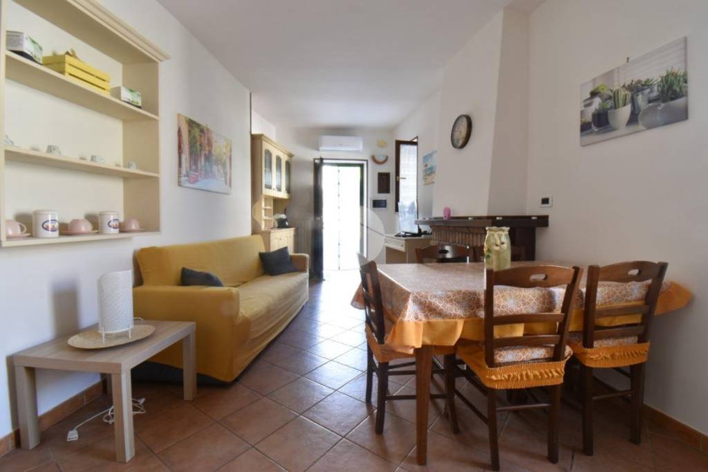 appartamento in vendita a Laureana Cilento