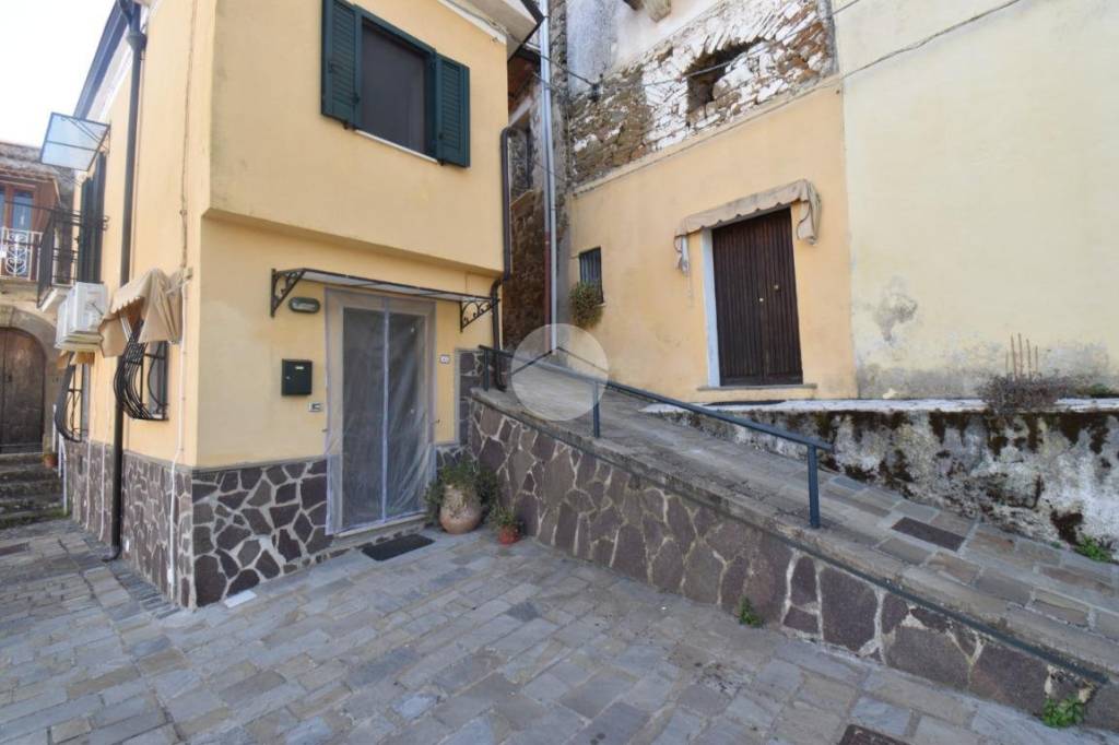 appartamento in vendita a Laureana Cilento