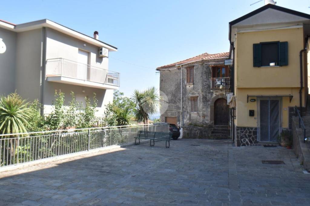 appartamento in vendita a Laureana Cilento