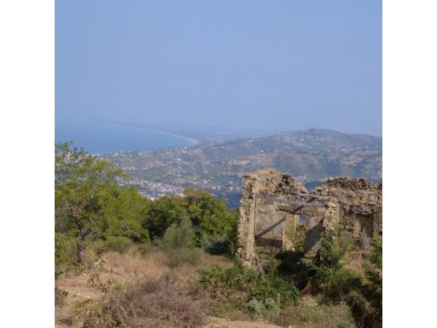 casa indipendente in vendita a Laureana Cilento