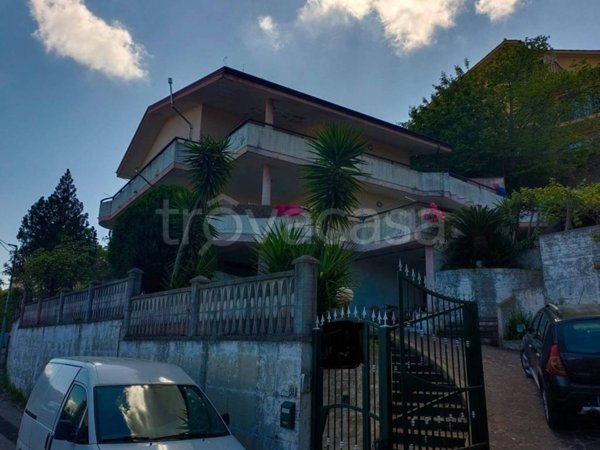 casa indipendente in vendita a Laureana Cilento