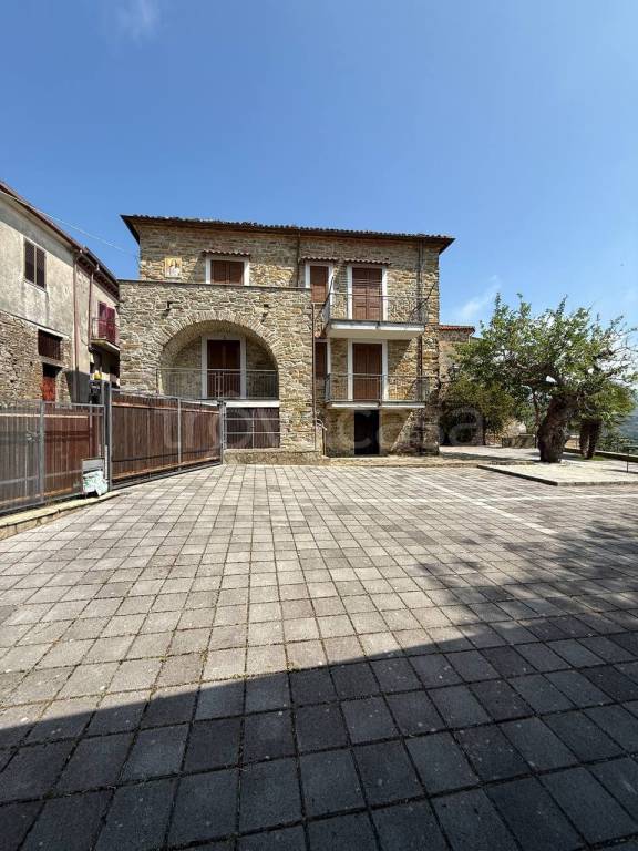 appartamento in vendita a Laureana Cilento