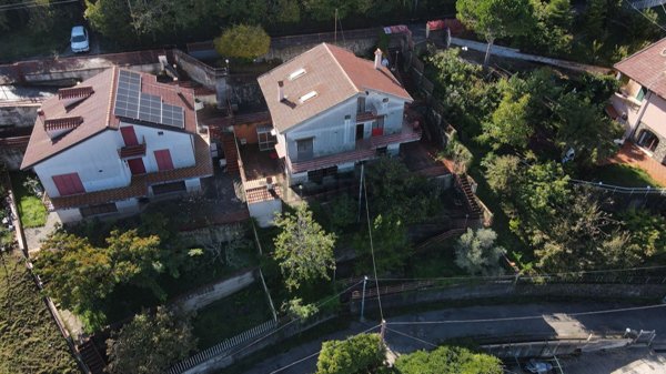 casa indipendente in vendita a Laureana Cilento