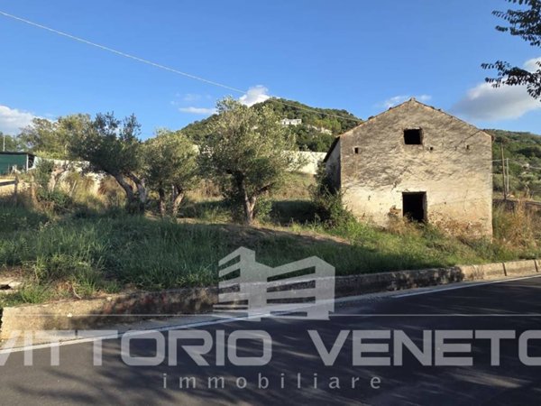 locale commerciale in vendita a Laureana Cilento