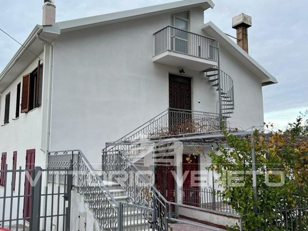 appartamento in vendita a Laureana Cilento