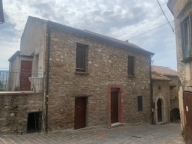 casa indipendente in vendita a Laureana Cilento
