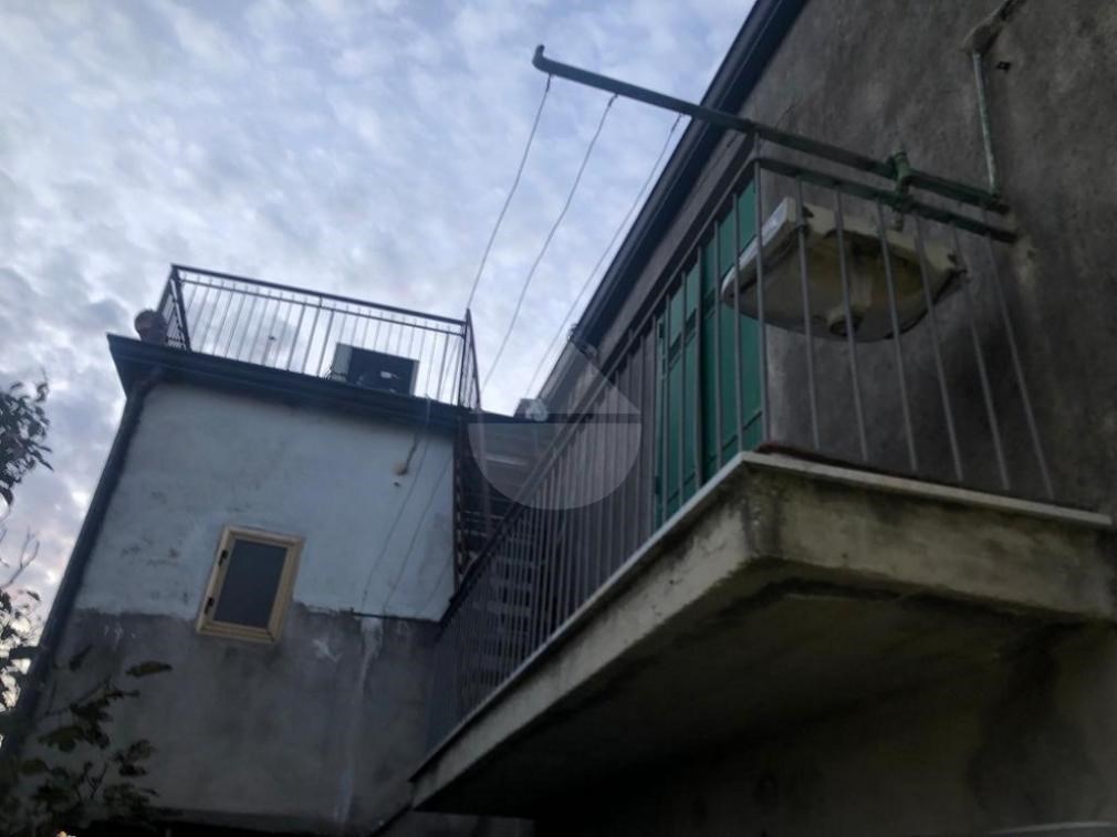 casa indipendente in vendita a Laureana Cilento