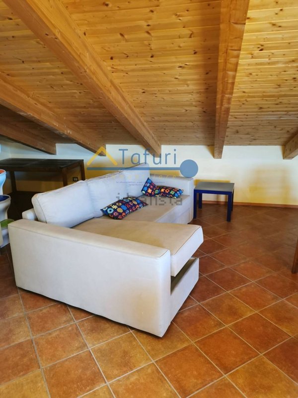 casa indipendente in vendita a Laureana Cilento