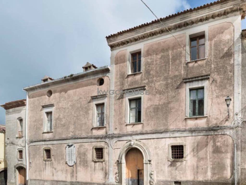 intera palazzina in vendita a Laureana Cilento