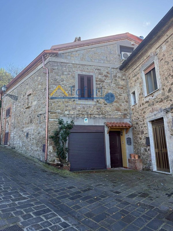 casa indipendente in vendita a Laureana Cilento