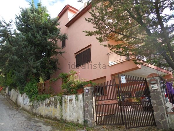 casa indipendente in vendita a Laureana Cilento