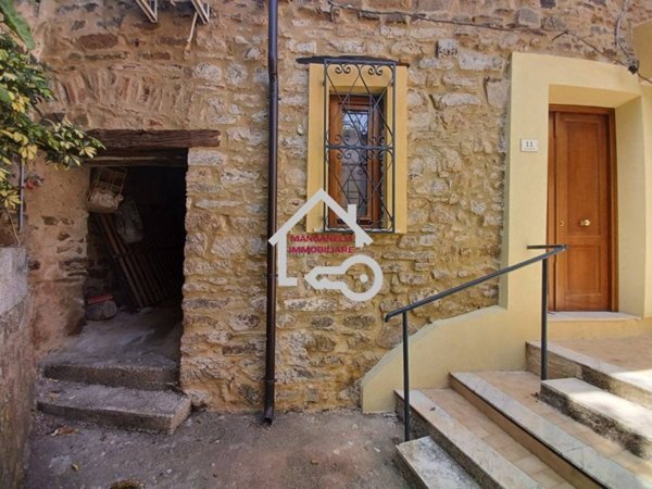 appartamento in vendita a Laureana Cilento