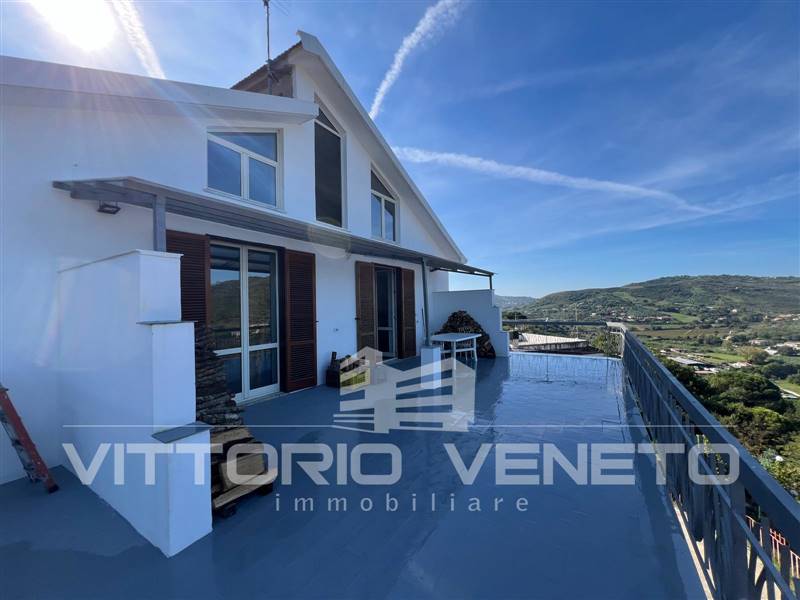 casa indipendente in vendita a Laureana Cilento