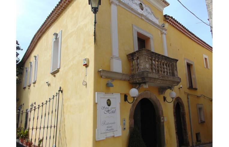 negozio in vendita a Laureana Cilento