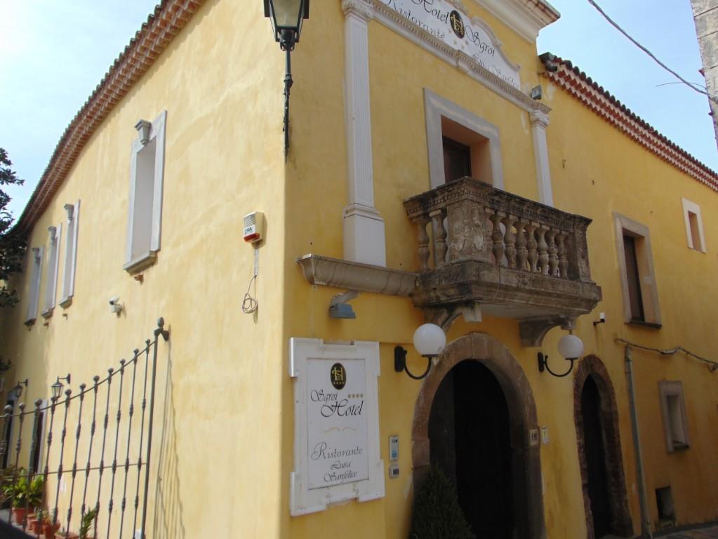 negozio in vendita a Laureana Cilento