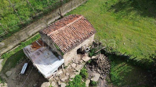 casa indipendente in vendita a Laureana Cilento