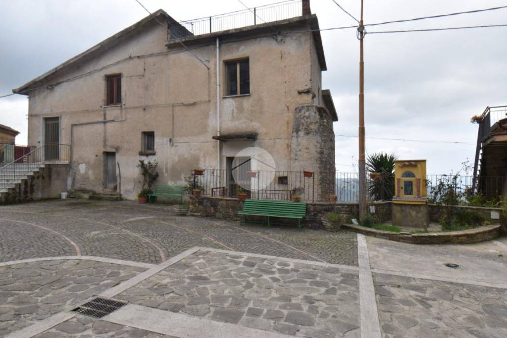 appartamento in vendita a Laureana Cilento