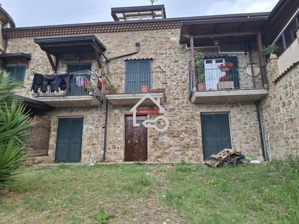 appartamento in vendita a Laureana Cilento