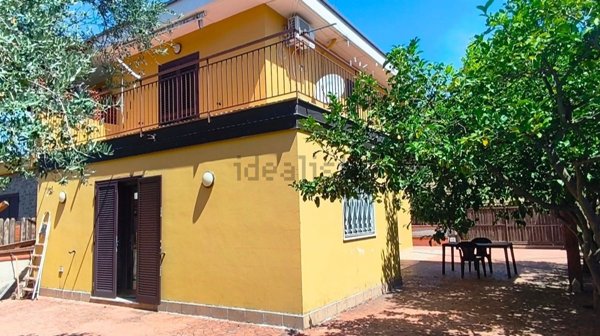 casa indipendente in vendita a Laureana Cilento