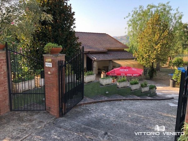 casa indipendente in vendita a Laureana Cilento