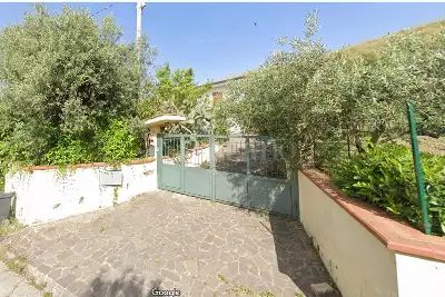 casa indipendente in vendita a Laureana Cilento