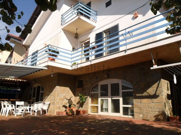 casa indipendente in vendita a Laureana Cilento