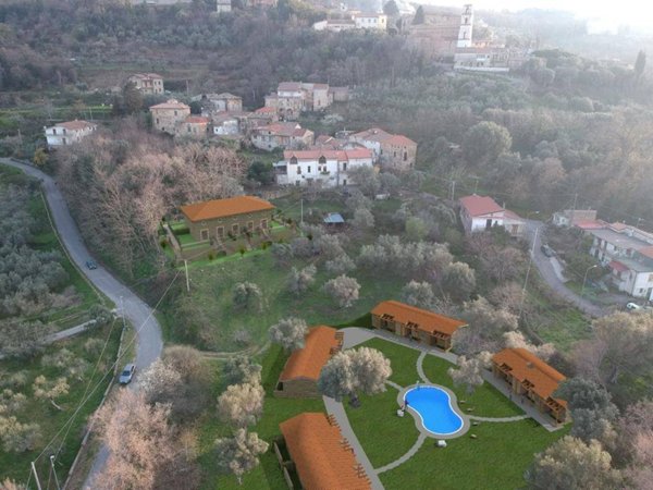 intera palazzina in vendita a Laureana Cilento