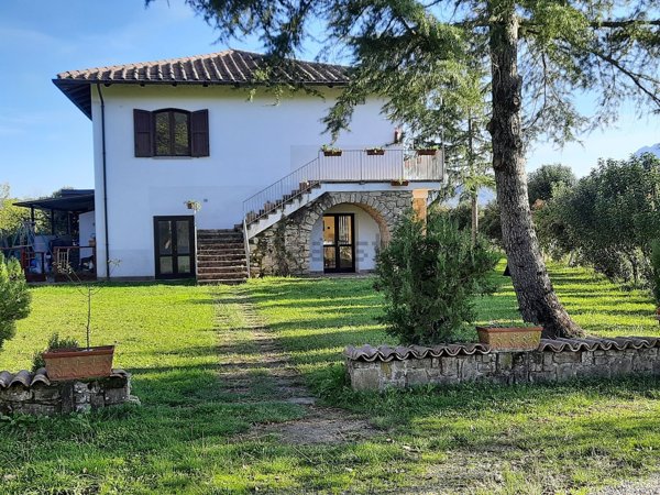 casa indipendente in vendita a Laurito