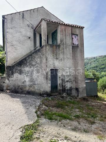 appartamento in vendita a Lustra